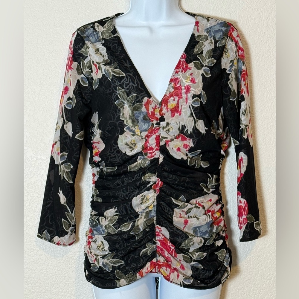 White House Black Market Floral Ruched V-Neck Blouse VERSATILE